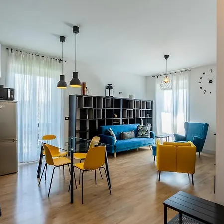 Large With Private Balcony And Workspace