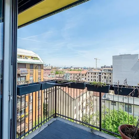 Large With Private Balcony And Workspace Milano