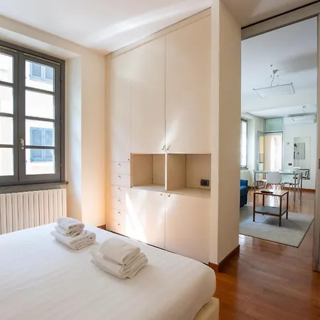Apartment Via Dei Fabbri Michelangelo - Walk To Cattolica & Duomo - Navigli 5 Min *