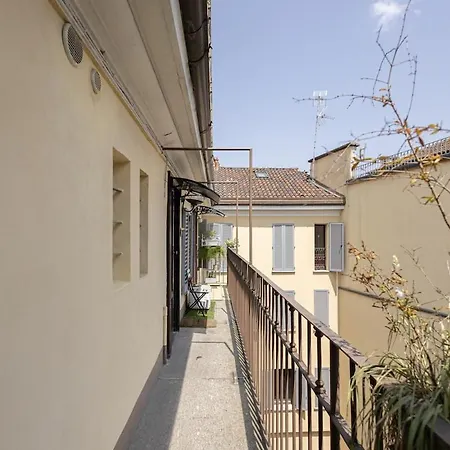 Elegant Naviglio Cool Area Large 5 Pax With Elevator