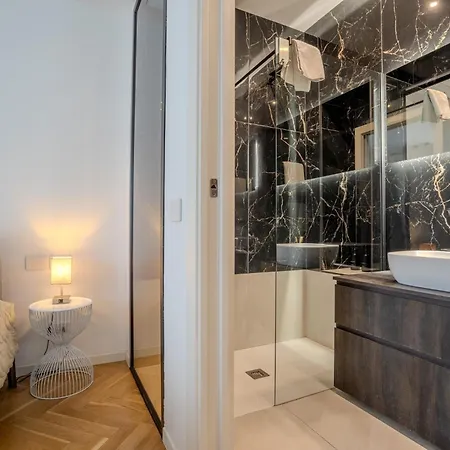 B And G San Babila- Luxury In The Heart Of - Design District Vendégház