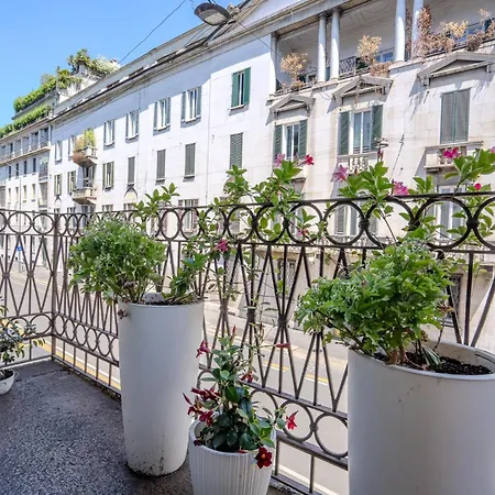 Vendégház B And G San Babila- Luxury In The Heart Of - Design District 4*