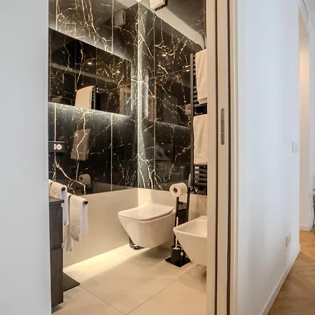 B And G San Babila- Luxury In The Heart Of - Design District 4* Milánó