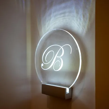 B And G San Babila- Luxury In The Heart Of - Design District Vendégház 4*