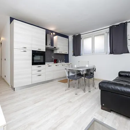 Apartament Spacious 70 Mq Self Check-in ,free Parking, San Siro