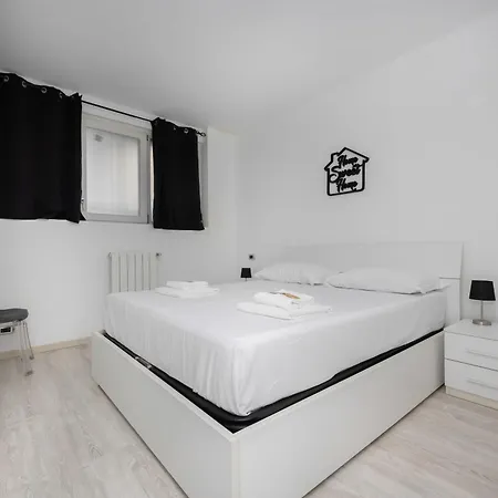 Apartament Spacious 70 Mq Self Check-in ,free Parking, San Siro *