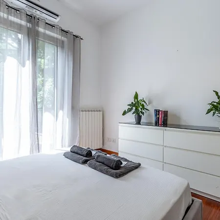 Deluxe & Elegant With Comfort And View Apartment *