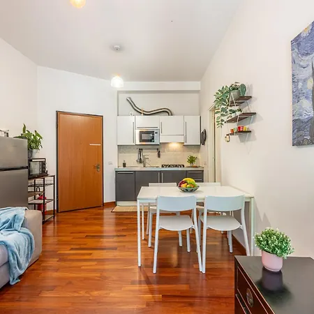 Deluxe & Elegant With Comfort And View Apartment Mailand