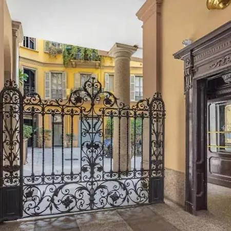 Апартаменты Porta Venezia Shopping, Metro, And Comfort