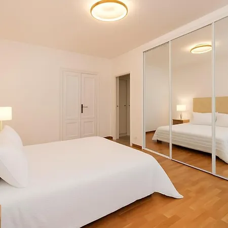 Апартаменты Porta Venezia Shopping, Metro, And Comfort