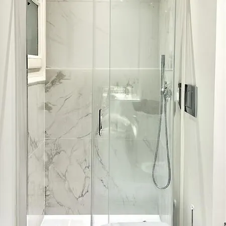 Porta Venezia Shopping, Metro, And Comfort Апартаменты