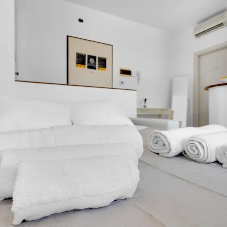 Navigli - Porta Ticinese - Luminoso Monolocale Daire *