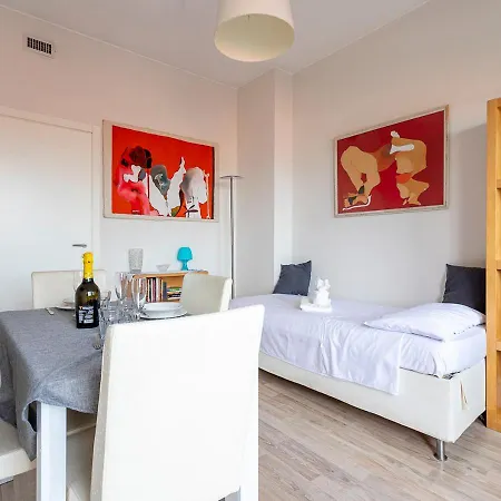 Apartamento Attico Con Terrazzo - - Duomo 10 Min Milán