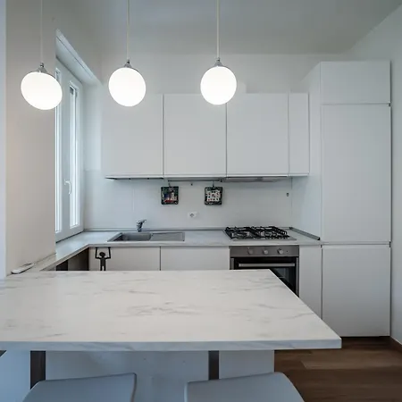 Ray 6 Navigli * Milan