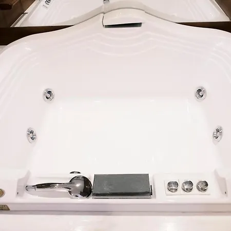 Comecasa Monte Napoleone Exclusive アパート