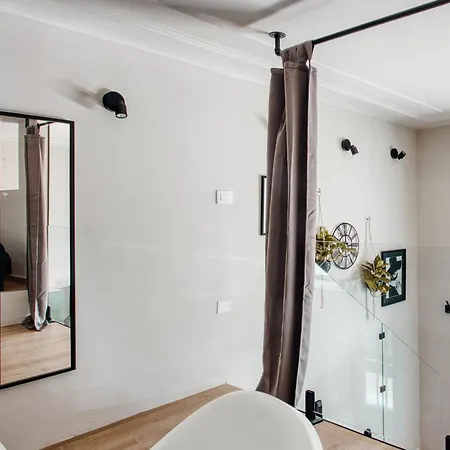 Apartment Hostmate - - Sammartini's Garden - Stazione