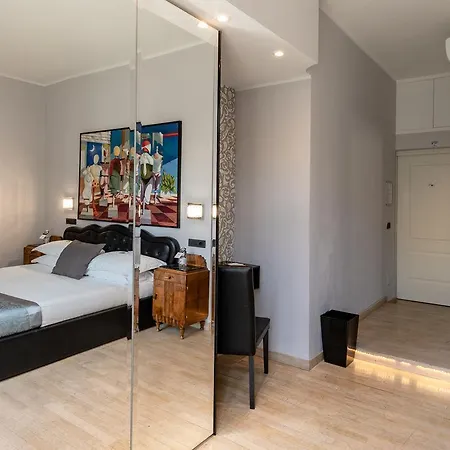 アイエロ ルームズ 3*