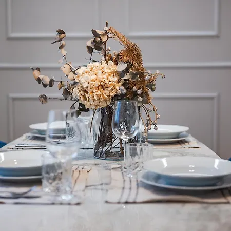 Elegant And Spacious Luxury In Bullona Lejlighed *
