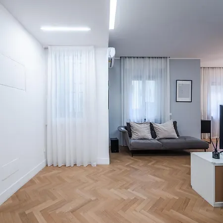 Elegant And Spacious Luxury In Bullona Lejlighed