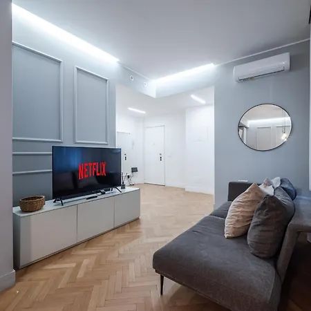 Lejlighed Elegant And Spacious Luxury In Bullona Milano