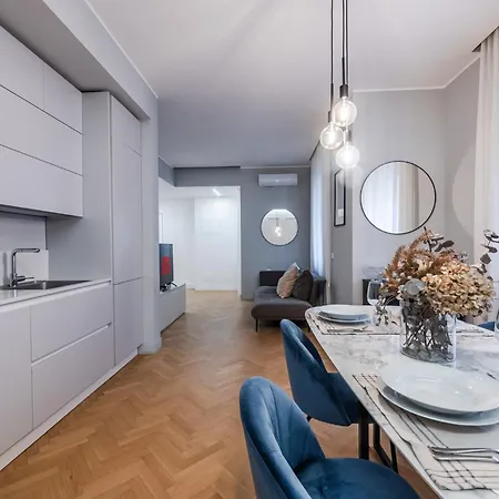 Elegant And Spacious Luxury In Bullona Lejlighed Milano