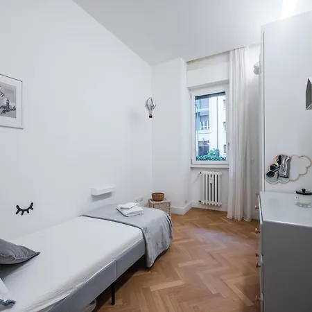 Elegant And Spacious Luxury In Bullona Lejlighed Milano