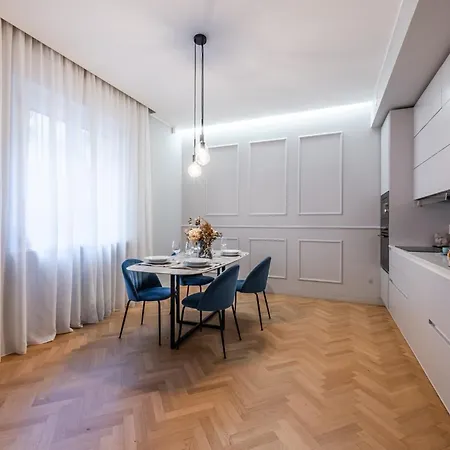 Elegant And Spacious Luxury In Bullona Lejlighed Milano