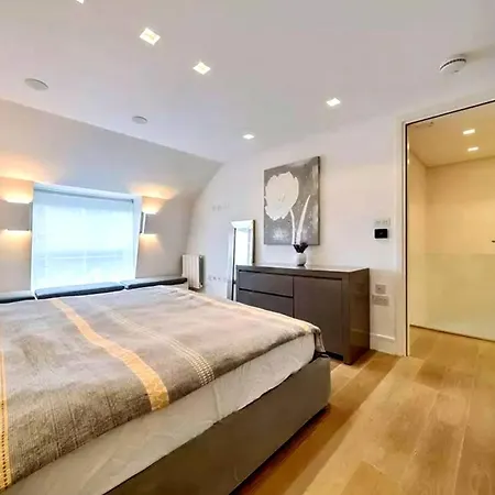 Spazioso Recentemente Ristrutturato