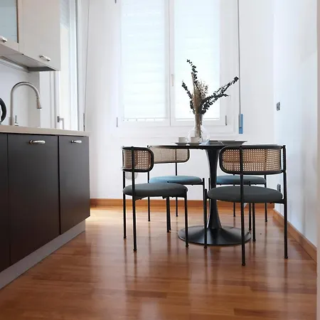 Comecasa 10 Min Walk To Duomo 2br Family Flat شقة *