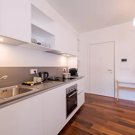 Essenza - Modern Comfort - In The Heart Of - 5min To Station - 10min To Dumo Apartmán *