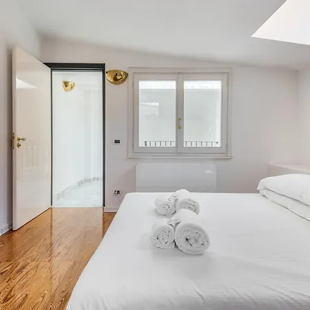 Duomo3'-skylight-idropool-private-cinema-freepark Apartmán *