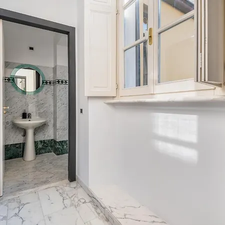 Duomo3'-skylight-idropool-private-cinema-freepark Apartmán