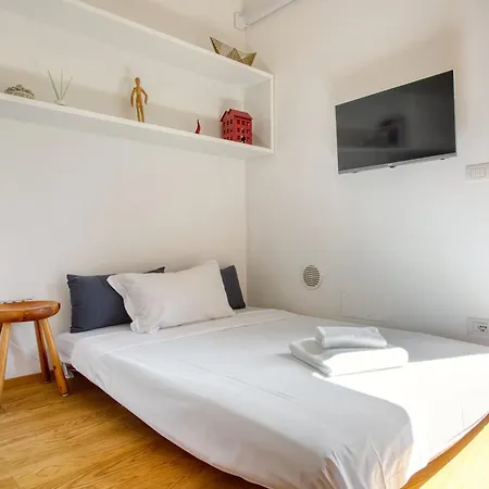Apartment Just Urban - 1br With Outdoor Space - 10 Min Duomo By Tram Mailand