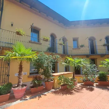 Monolocale Adelaide Abbadesse * Милан