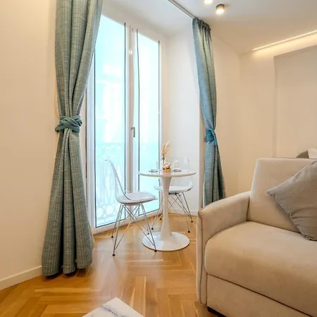 B And G San Babila- Luxury In The Heart Of - Design District Vendégház 4*