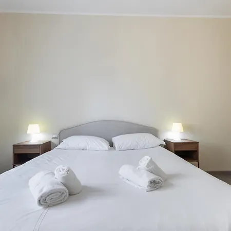 Tortona-metro Tolstoj 5min - Spacious 6 Guests - Wifi * ミラノ