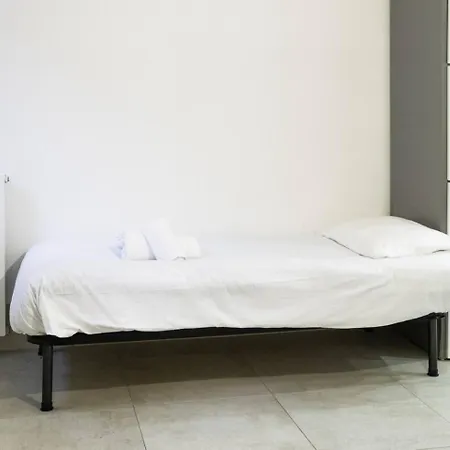 Vicino Metro M3 Brenta Apartment *