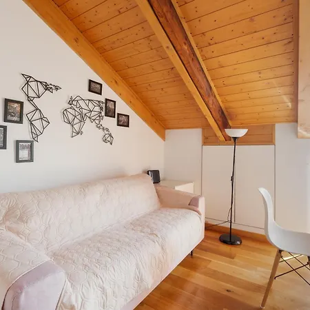 Guesthost- Lambrate Cosy Balcony *