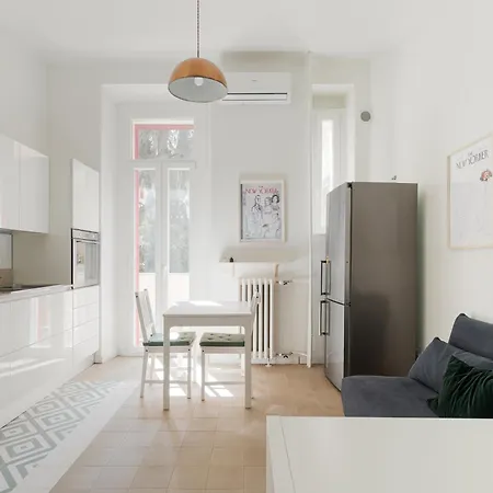 Guesthost - M4 Argonne Balcony *