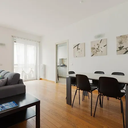 Guesthost - M1 Lima Roomy With Balconies Milano