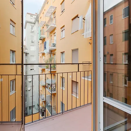 Guesthost - With Balcony- M3 Maciachini * ミラノ