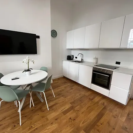 Modern Flat In Isola Milánó