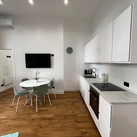 Modern Flat In Isola Milánó