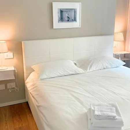 Modern Centre Near San Babila And Duomo *