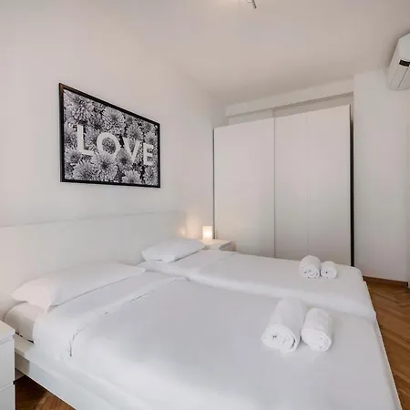 Pecchio1 - Windows On The - B * Milano