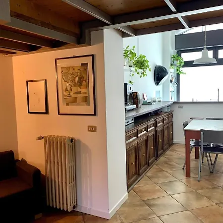Loft Industriale In Zona Darsena 公寓 *