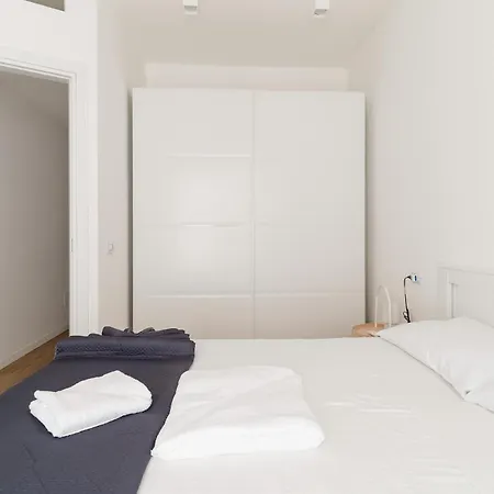 Guesthost - Bright M1 Pasteur * Milano