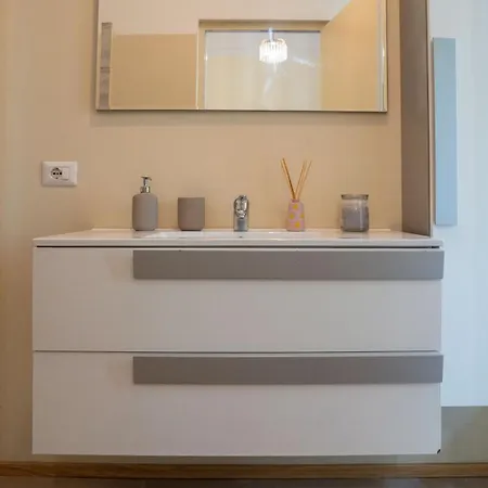 Apartment Near C. Buenos Aires - Wifi Ac Metro 3 Min *