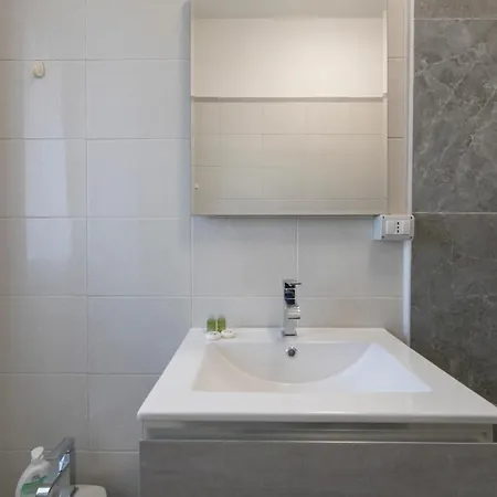 I-host - Marochetti 10 Milánó