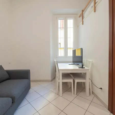 I-host - Transiti 7 Milán